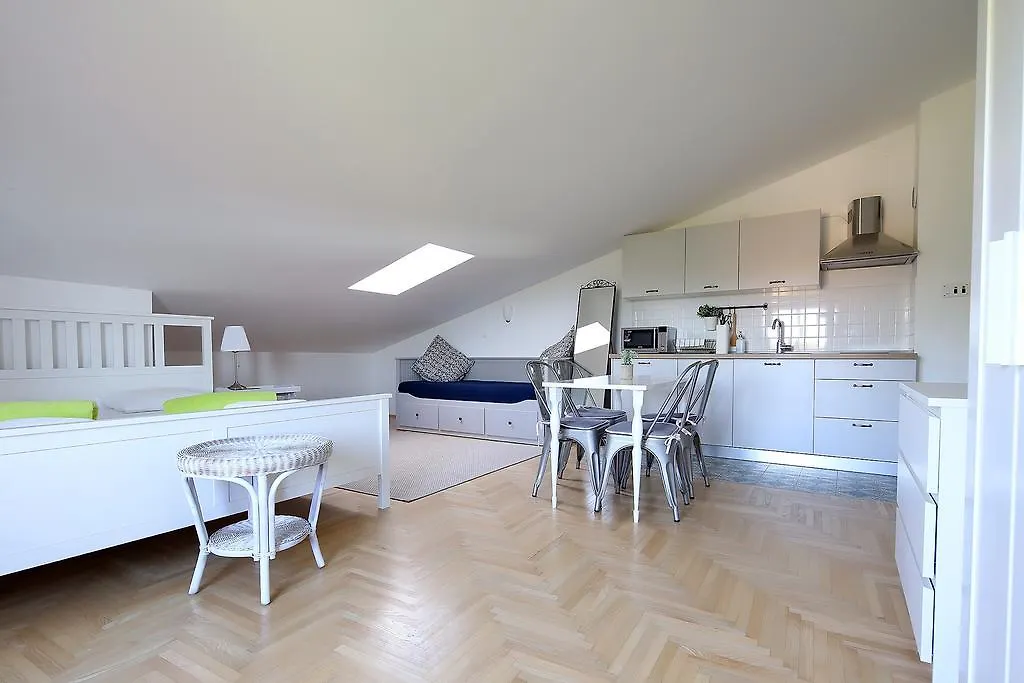 Apartments Papalinna By Moro Malinska