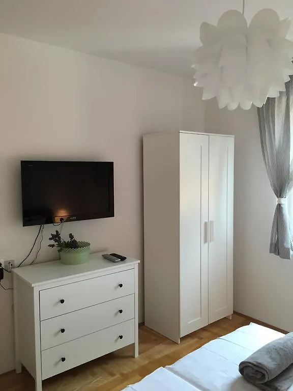 Apartments Papalinna By Moro Malinska