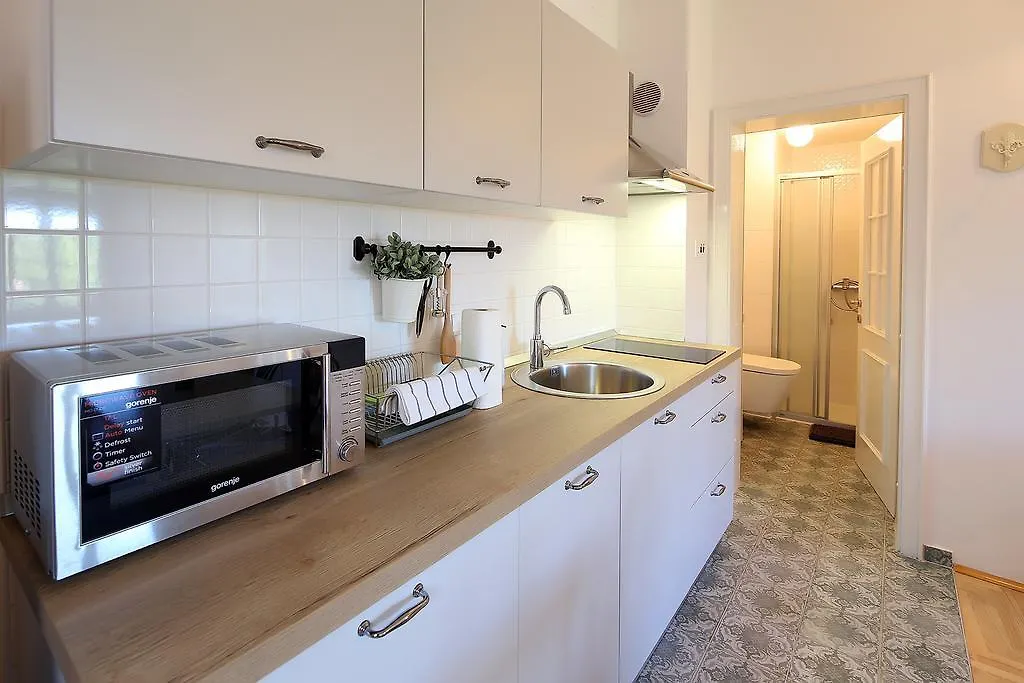 Apartments Papalinna By Moro Malinska
